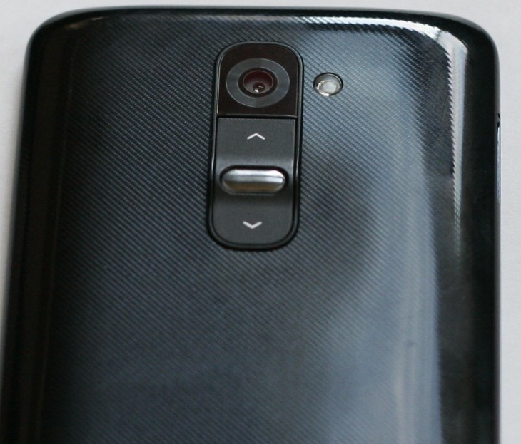 lg g2 15 730x623 LG G2 first impressions: Business in the front, buttons on the back