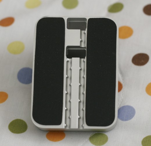 everdock duo suction e1381952315822 520x503 Hands on with the EverDock, a slick universal dock for smartphones and tablets