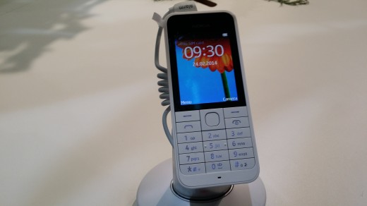 Asha220 1 520x292 photo Asha220 1 520x292 Nokia launches Asha 220 ultra affordable and Asha 230 feature phones, priced from €29