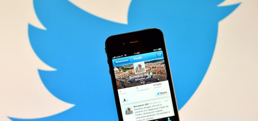 ITALY-VATICAN-POPE-AUDIENCE-INTERNET-TWITTER