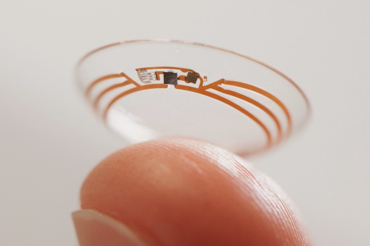 Hand holding zoomed in 730x486 Google X's audacious smart contact lens project reminds us what being Googley is all about